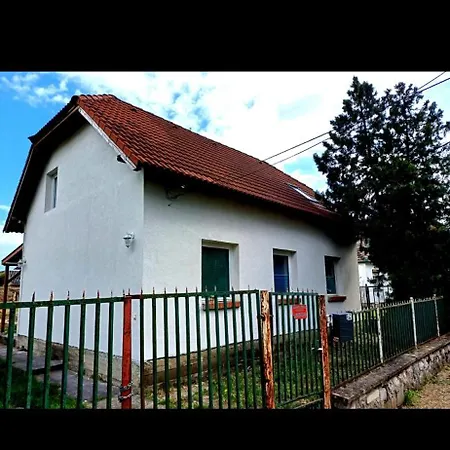 Apartment Zsanett's House Tata