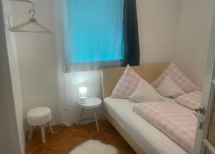 Zsanett's House Appartamento Tata